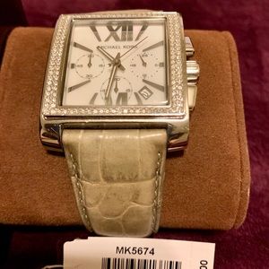 Worn in good condition Womens Michael Kors watch